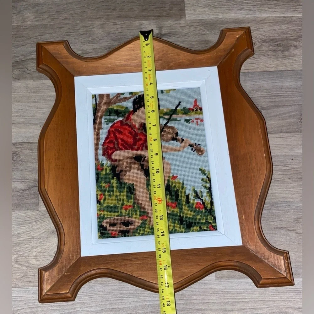 Vintage Embroidery needlepoint canevas framed on curved hems wood frame - Picture 10 of 12